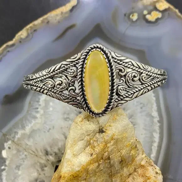 Carolyn Pollack Vintage Southwestern Style Sterling Mother of Pearl Bracelet